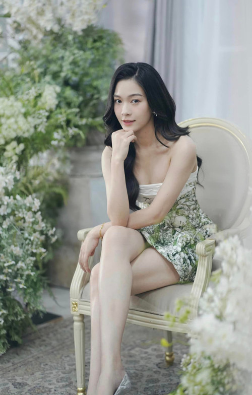 Nữ MC luôn được khen ngợi vì vẻ ngoài "xinh như hoa hậu".