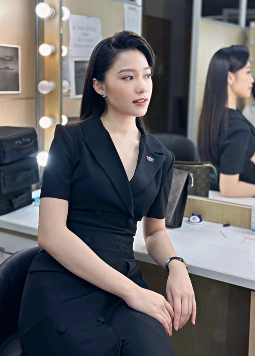 Nữ MC gây ấn tượng với khán giả truyền hình nhờ chiều cao ấn tượng trên 1,7m cùng ngoại hình sáng.
