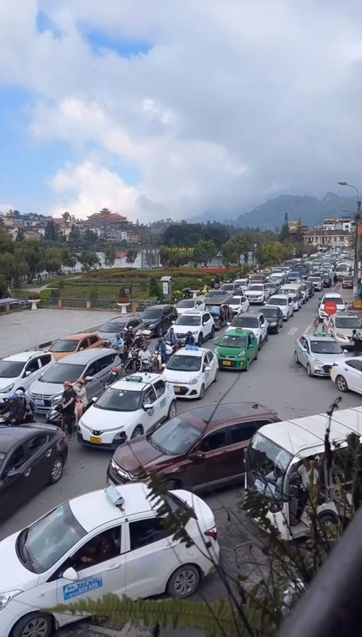 Cũng chính vậy lượng khách đổ về Sa Pa năm nay tăng cao.