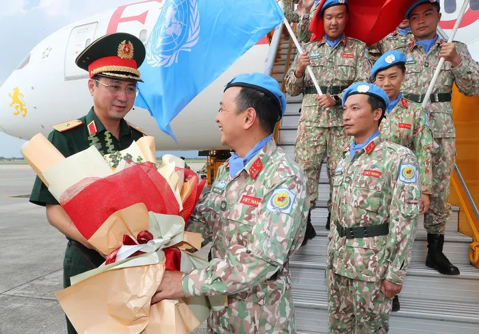 Đội Công binh số 2 đã về tới sân bay Nội Bài - Hà Nội - Hình 3 Doi Cong binh so 2 da ve toi san bay Noi Bai - Ha Noi-Hinh-3