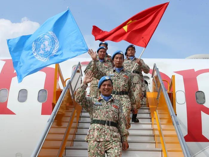 Đội Công binh số 2 đã về tới sân bay Nội Bài - Hà Nội Doi Cong binh so 2 da ve toi san bay Noi Bai - Ha Noi