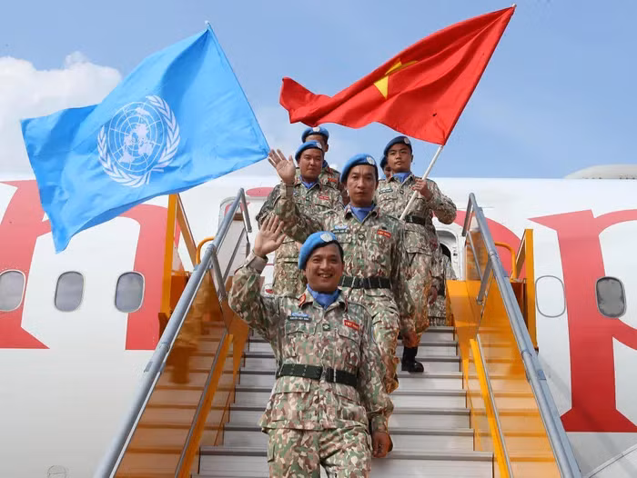 Doi Cong binh so 2 da ve toi san bay Noi Bai - Ha Noi