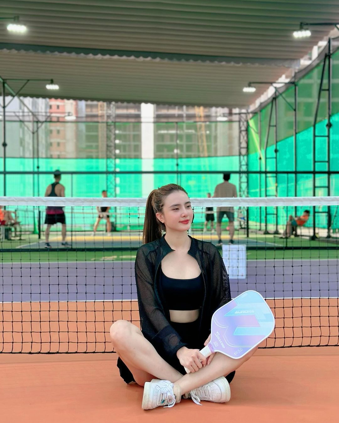 Khánh Chi lựa chọn kiểu tóc cột cao để tiện cho việc vận động, tập luyện.