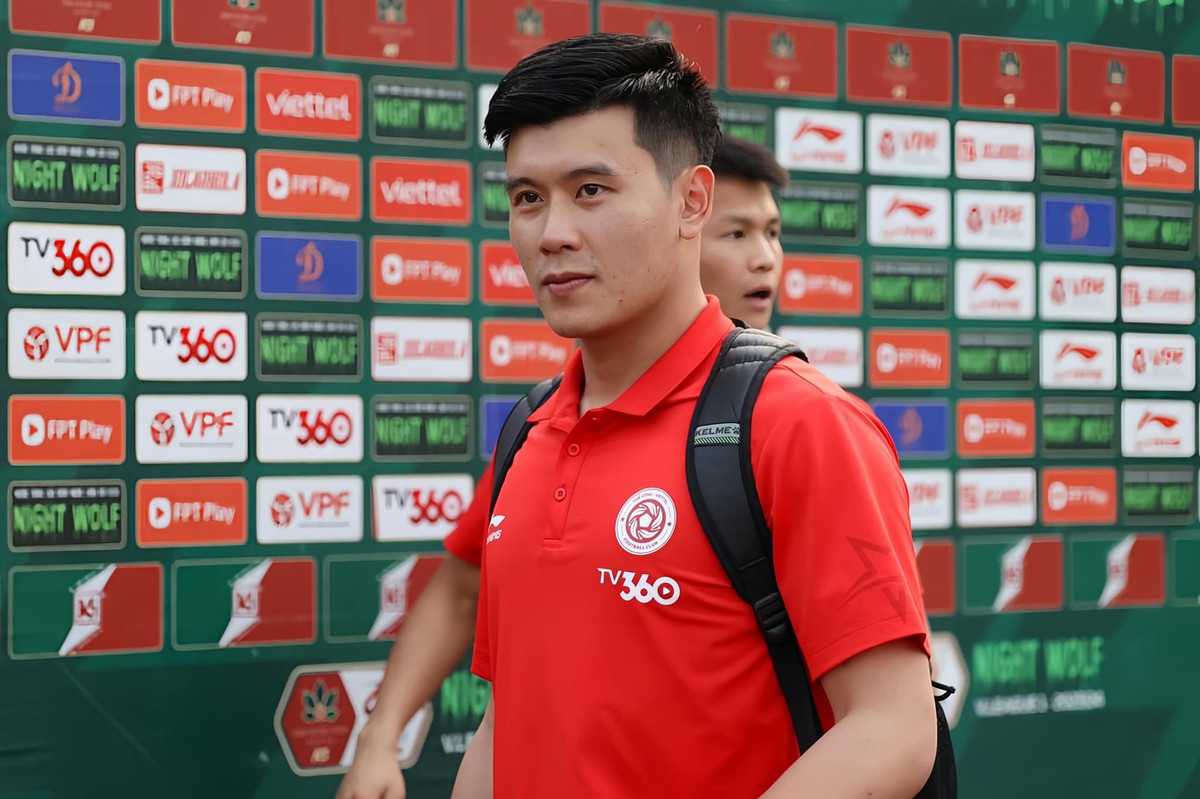 Vừa mới trải qua ngày sinh nhật, thủ môn Quàng Thế Tài cũng góp chút sức cho đồng bào vùng lũ.