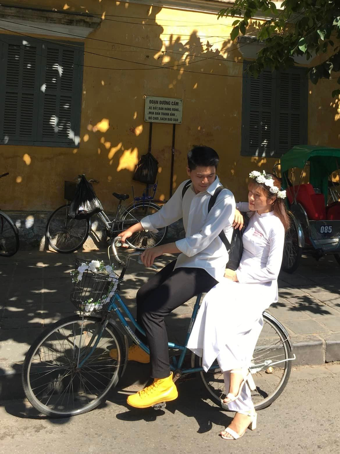 Cặp đôi đã bên cạnh nhau từ khi còn ngồi trên ghế nhà trường đến khi trưởng thành, đi làm.