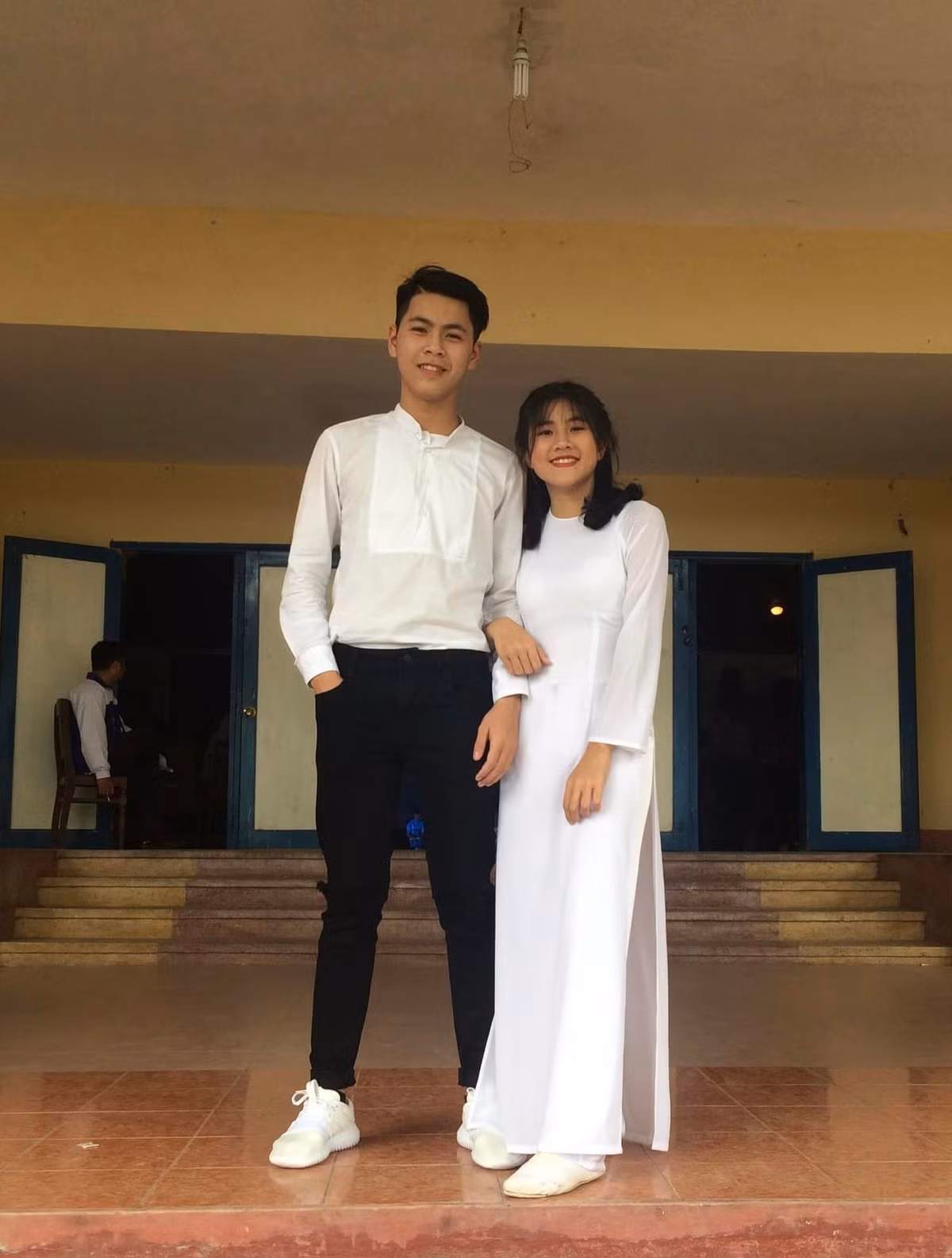 Hình ảnh của cặp đôi ngày xưa được Hoàn Phúc đăng tải lên trang cá nhân kèm dòng trạng thái: "Hà Nội có Tùng Sơn - Trang Lou. Quảng Nam có Phúc Dương - Yongg Min".