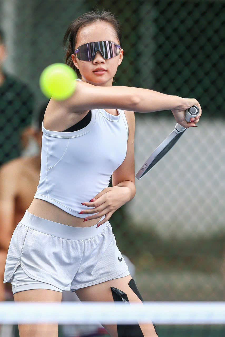 Được biết, nội dung Phương Anh thi đấu là nội dung có nhiều VĐV tham gia bậc nhất tại giải năm nay. Cô cùng người bạn đánh cặp của mình đã phải chơi tổng cộng 9 trận chỉ trong một ngày.