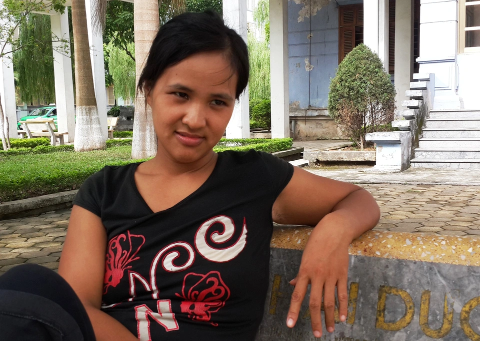 Sức yếu tuổi cao, kèm theo bệnh tật, mọi việc trong nhà giờ đây chỉ dựa vào mỗi chị Bích lo toan. (Ảnh: Dân Trí)