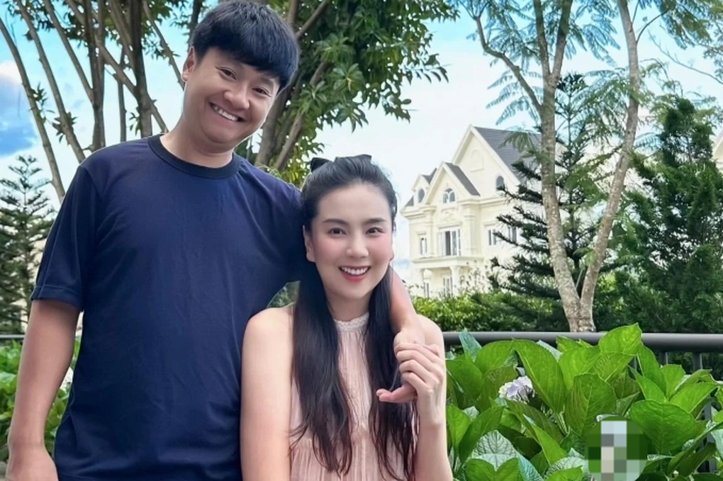 Đầu tháng 4 vừa rồi, Mai Ngọc bất ngờ tuyên bố đường ai nấy đi với chồng thiếu gia. Cặp đôi từng được biết đến với hơn 17 năm đồng hành, gắn bó.