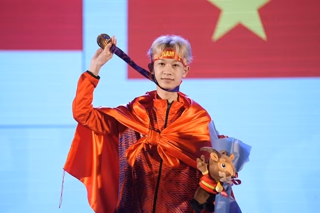 Trước đó, tuyển thủ sinh năm 2003 cũng từng là VĐV trẻ nhất của Đoàn thể thao Việt Nam đạt HCV bộ môn Thể thao điện tử tại SEA Games 31. (Ảnh: Phan Văn Đông)