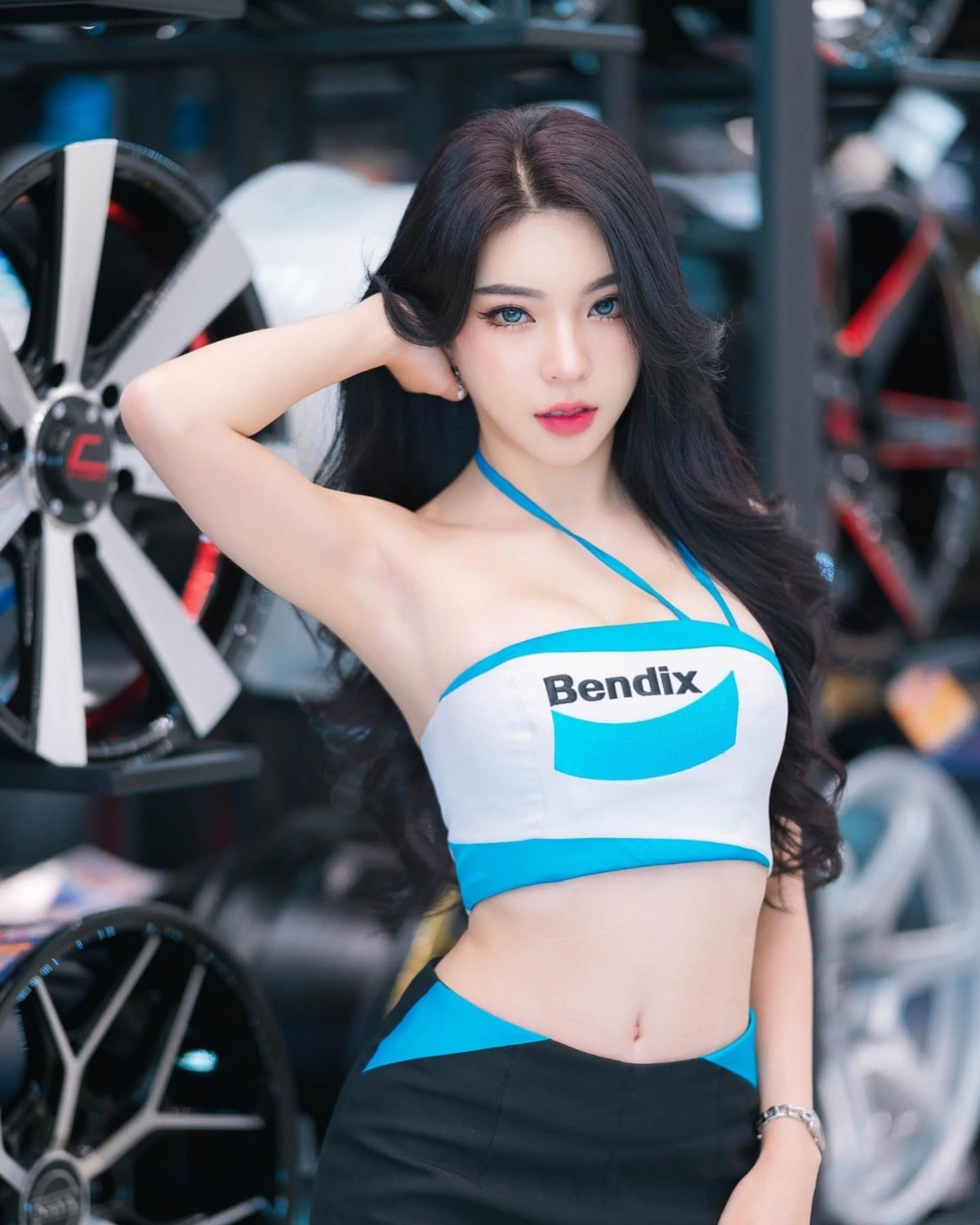 Hình ảnh mới đây của cô nàng trong một show xe hơi.