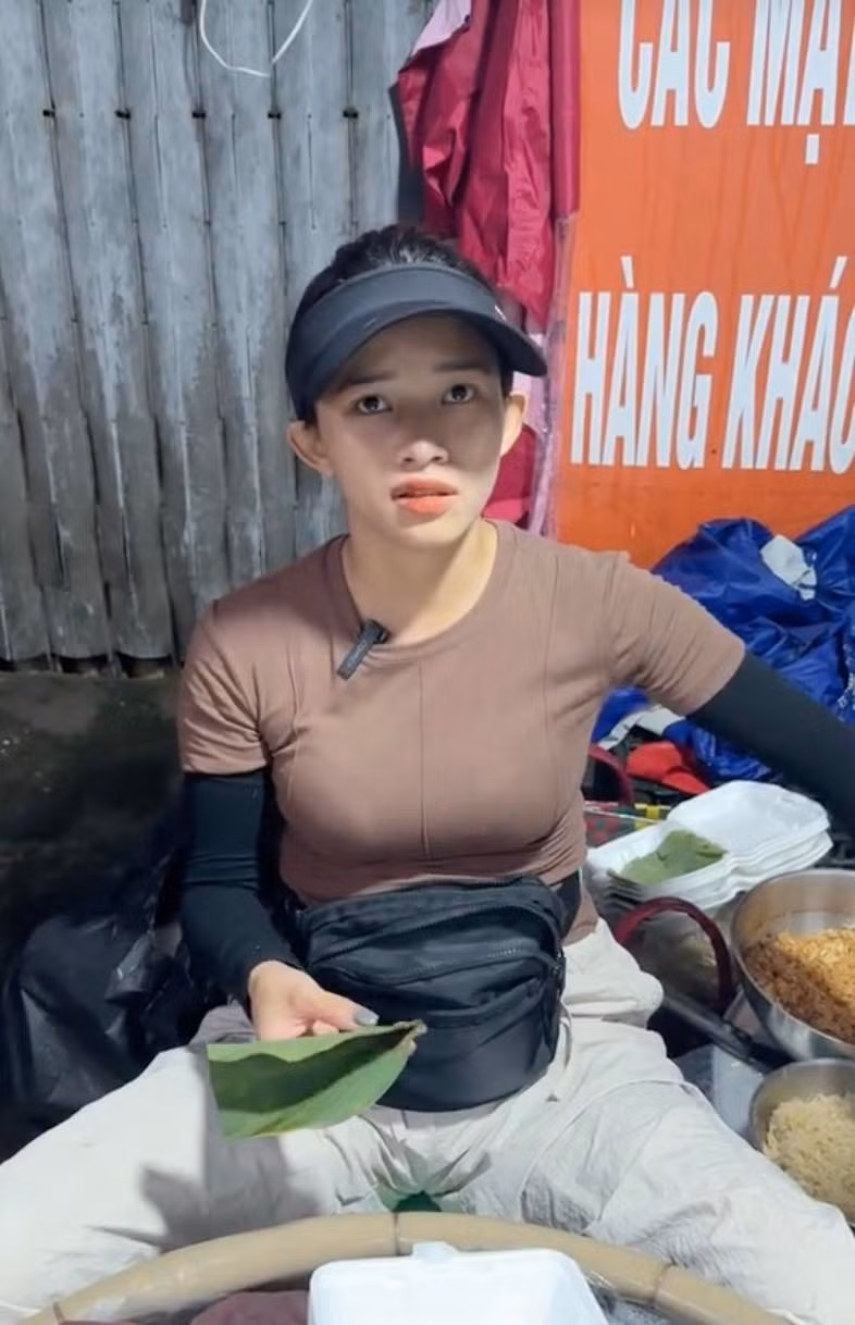 Những ngày vừa qua, vợ chồng Dương và Em Thảo Bán Xôi nổi rần rần khắp cõi mạng với loạt video ghi lại cảnh bán đồ ăn sáng.