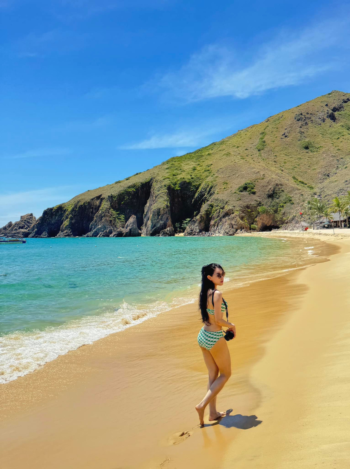 Hiện tại, nàng hot girl đang theo đuổi công việc liên quan đến làm đẹp, thẩm mỹ.