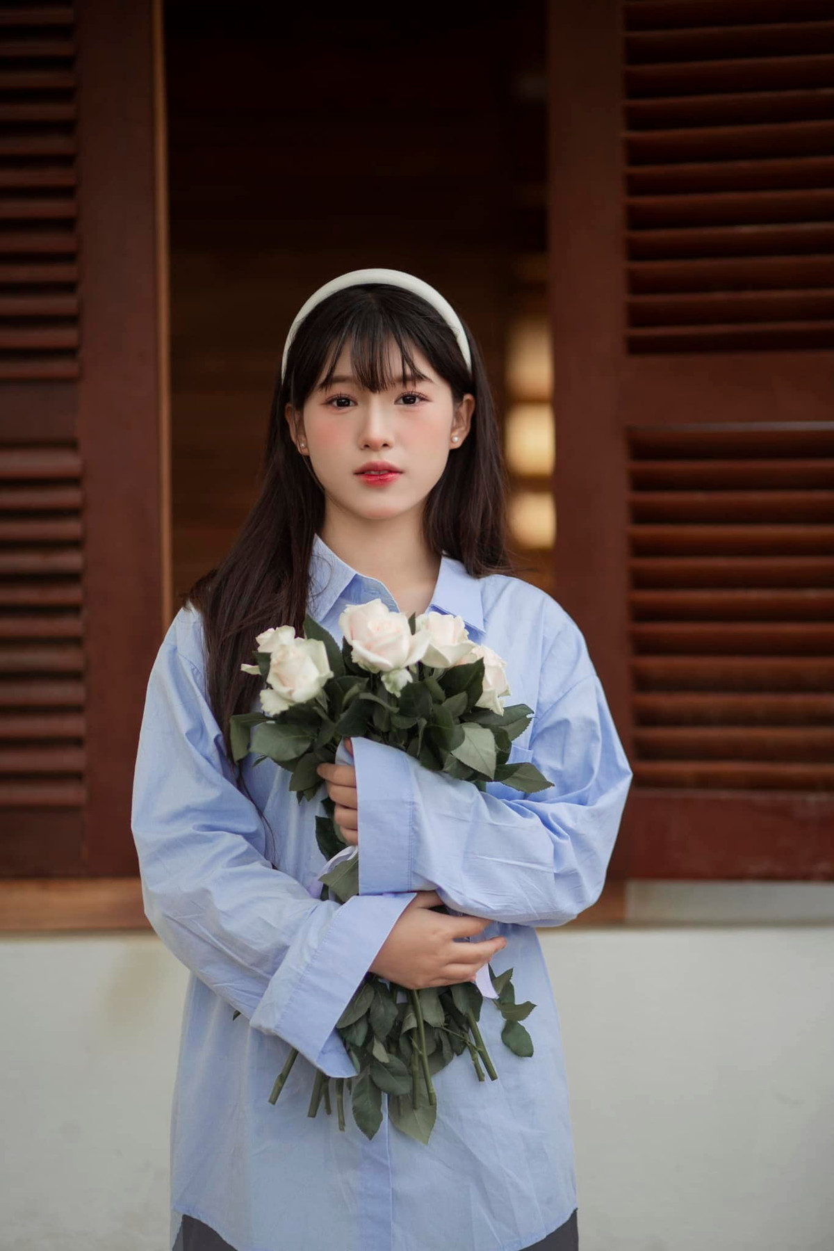 Khánh Chi trong bộ ảnh theo trend "Hoa Hồng Đậu".