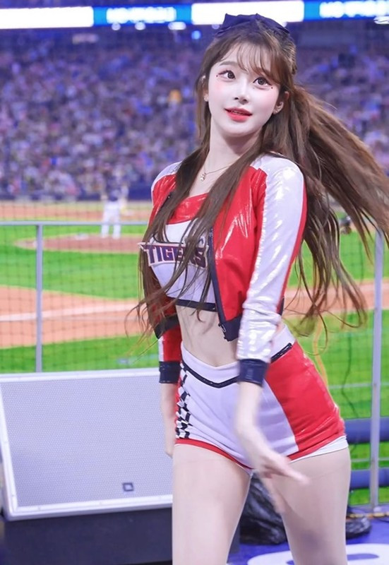 Lee Ju-Eun sở hữu vóc dáng thon gọn.