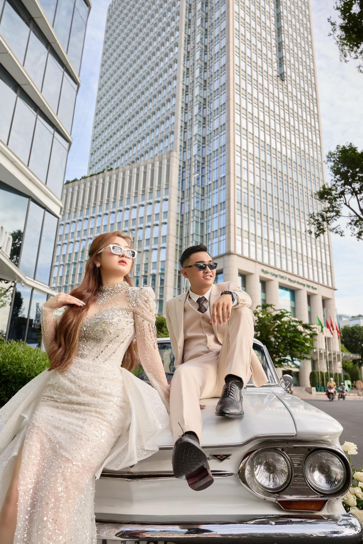 Minh Thư và Minh Đức quen nhau trong một lần hai bên gia đình đến nhà nhau chúc Tết. Dần dần 2 người quen biết, trò chuyện rồi tìm hiểu nhau.