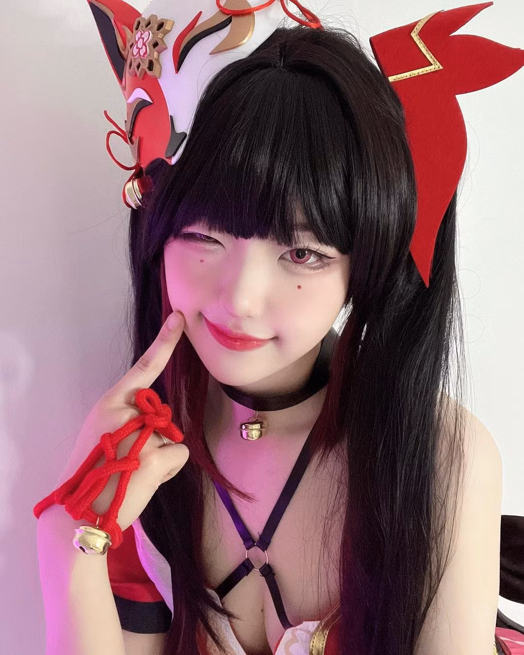 Cô cũng là nhà sáng tạo nội dung trên YouTube và một số nền tảng mạng xã hội.