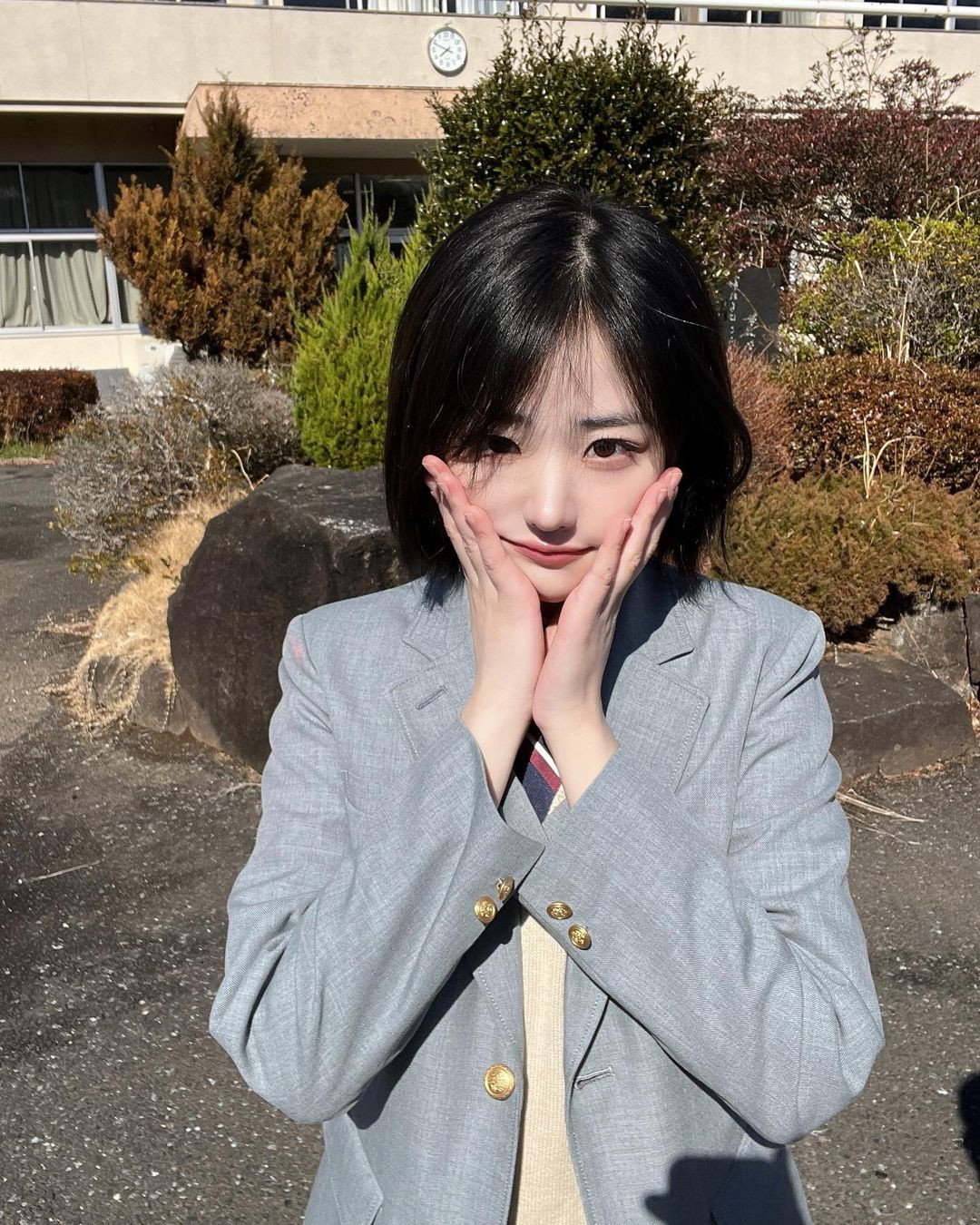 Những hình ảnh đời thường của cô nàng với lối make up nhẹ nhàng hàng ngày.