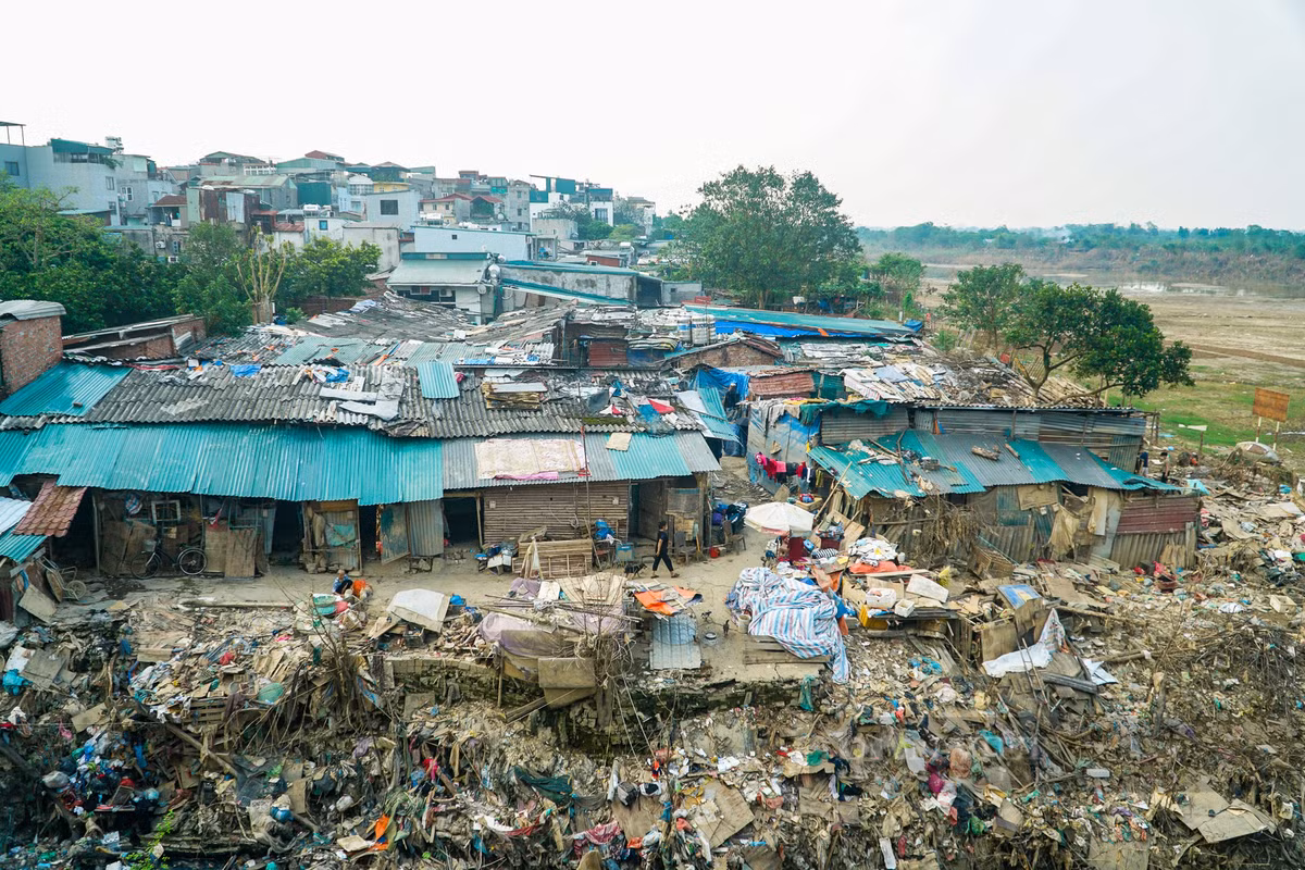 Khu vuc ven song Hong tai Ha Noi sau khi nuoc lu di qua