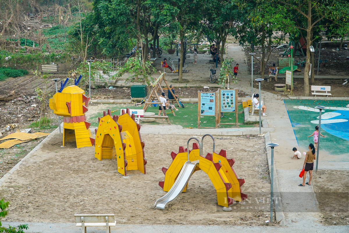 Các công viên ven sông Hồng hoạt động bình thường trở lại. Trong ảnh là khu vực phố Phúc Tân.