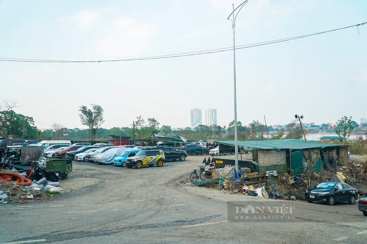 Khu vực Chương Dương Độ, bến tàu du lịch sông Hồng bắt đầu trở lại cuộc sống bình thường. Nơi đây từng ngập sâu 3 đến 4 mét, hàng trăm hộ dân đã phải di tản để đảm bảo an toàn do lũ lụt.