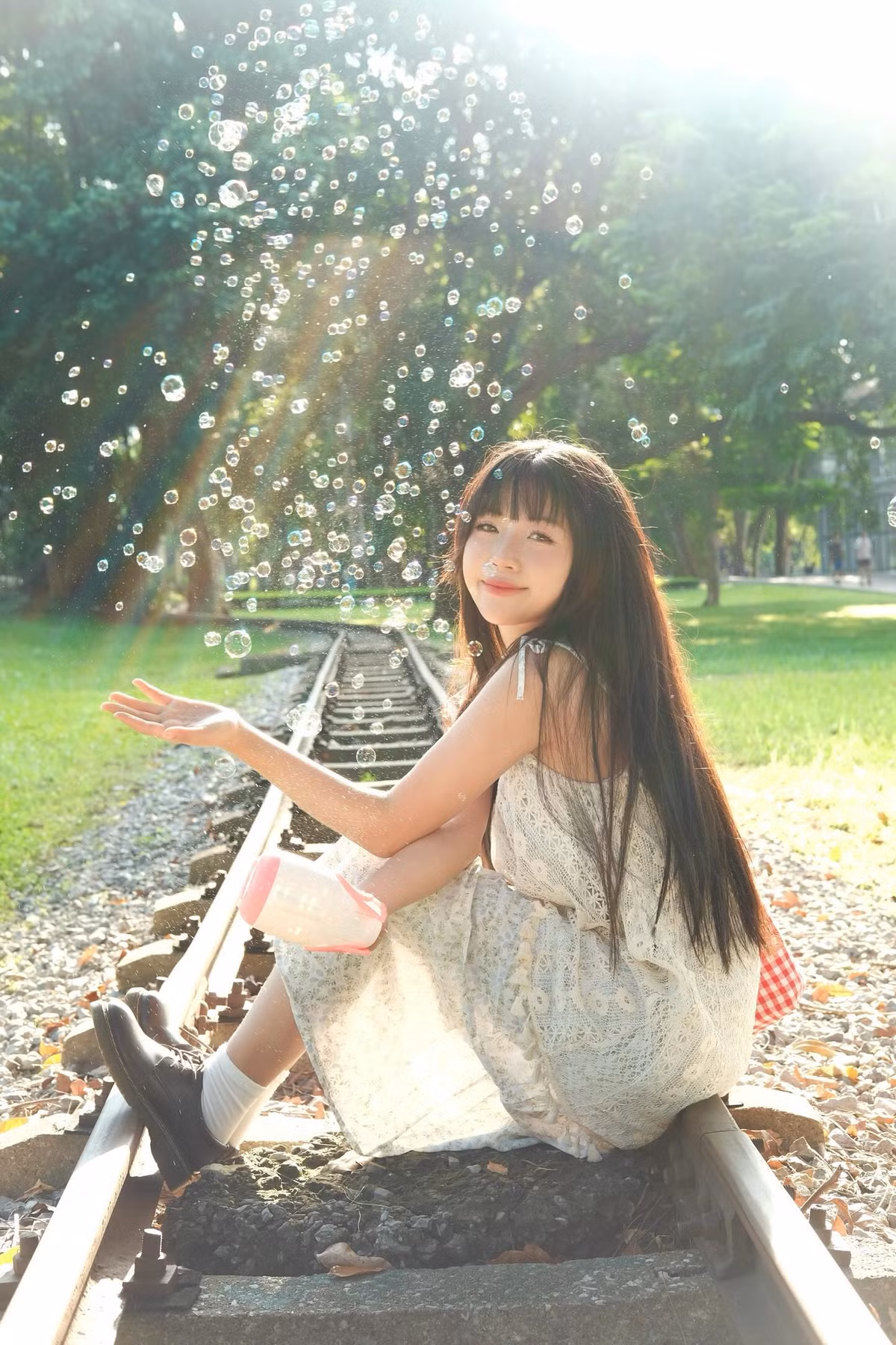 Đó là Đó là Hoài Thương - hay còn được biết đến với cái tên quen thuộc @gowiththuong, cô nàng sở hữu tài khoản Tiktok với hàng trăm nghìn người theo dõi.