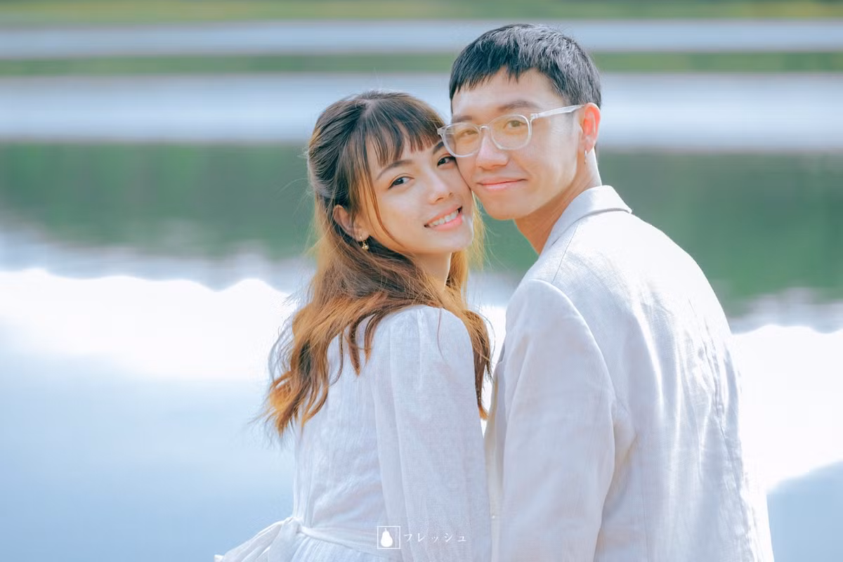 Lên năm lớp 10, Hưng Cacao chuyển ra Huế để bắt đầu con đường học tập âm nhạc, trong khi đó Lyly vẫn tiếp tục học ở Quy Nhơn cho đến năm 2015 thì cô chuyển vào TP.HCM để theo đuổi ước mơ trở thành vũ công chuyên nghiệp. Thời gian này cả hai mất hoàn toàn liên lạc và kết nối với nhau.