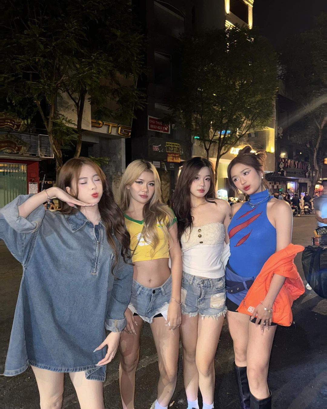 Cô nàng có mối quan hệ khá thân thiết với một số tên tuổi nữ Tiktoker nổi tiếng khác như Xuân Ca, Quỳnh Anh..