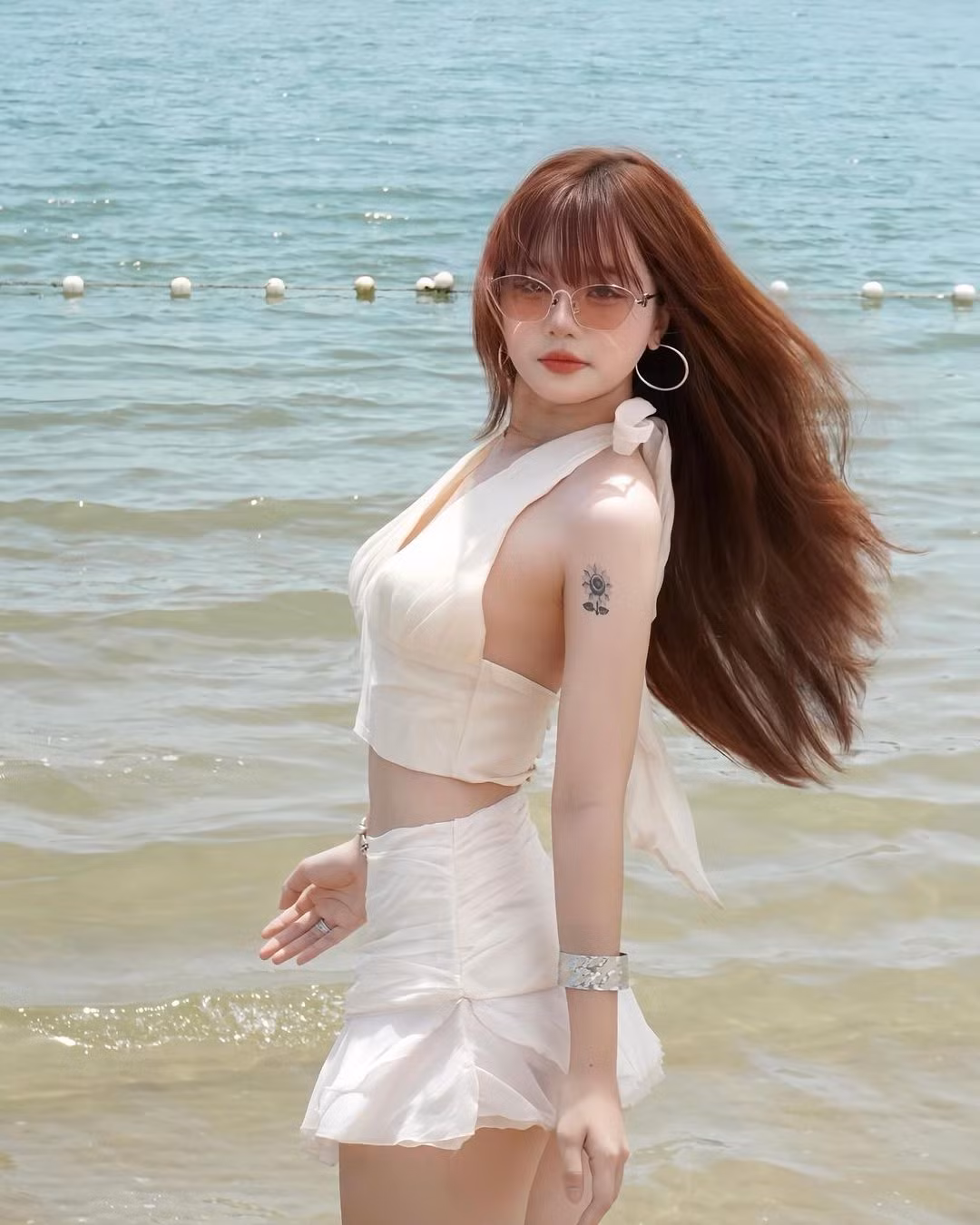 Cô nàng hiện tại sở hữu trang Tiktok với hơn 1,1 triệu người theo dõi, sua khi bị hack tài khoản hơn 2,4 triệu fan.