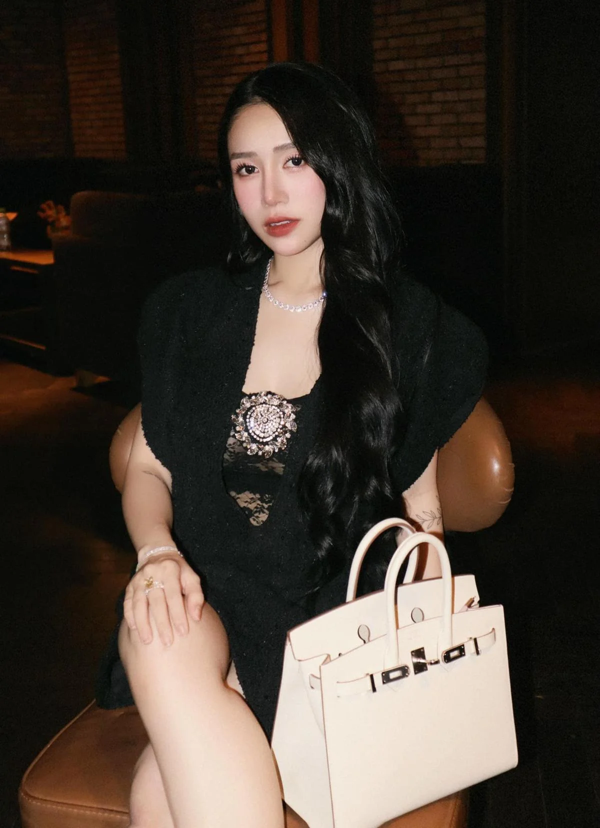 Joyce Phạm khoe visual nét căng, nhắn nhủ ngọt ngào đến chồng: "Em bé của anh".