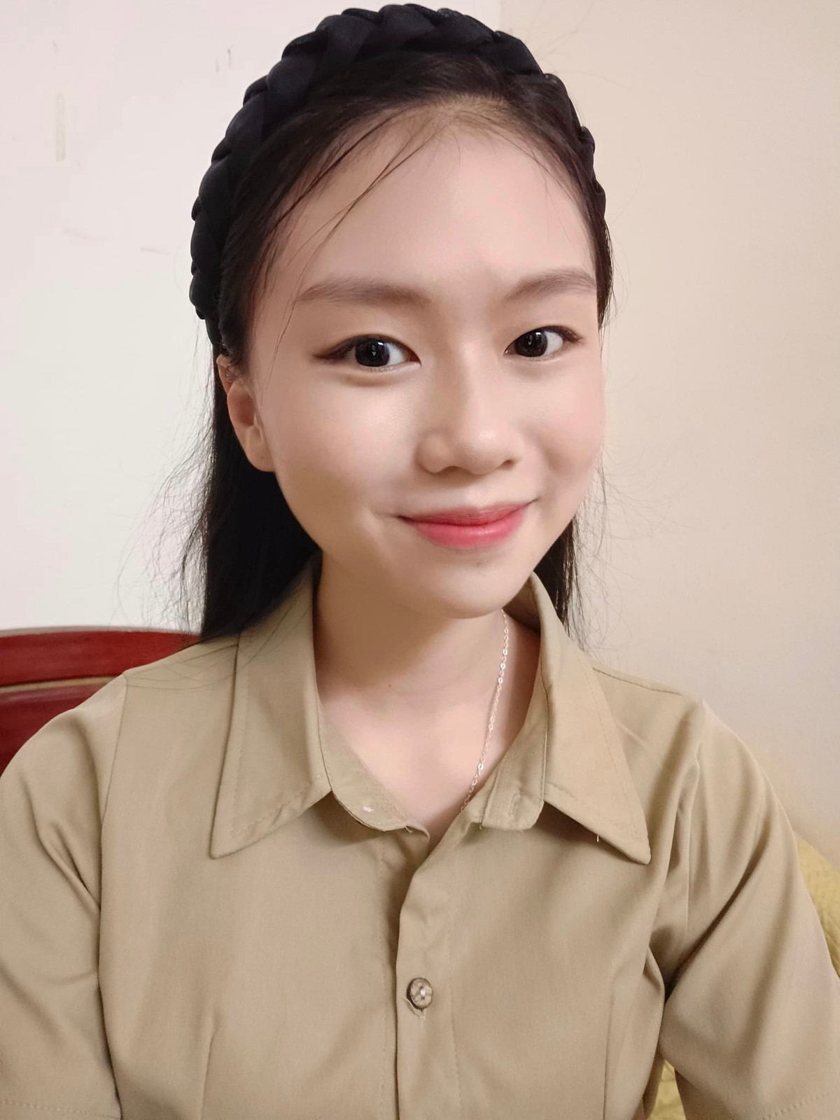 Gái xinh xứ Nghệ còn được vinh danh là sinh viên tiêu biểu của Đại học Công nghiệp Hà Nội ở mùa tốt nghiệp năm 2024.