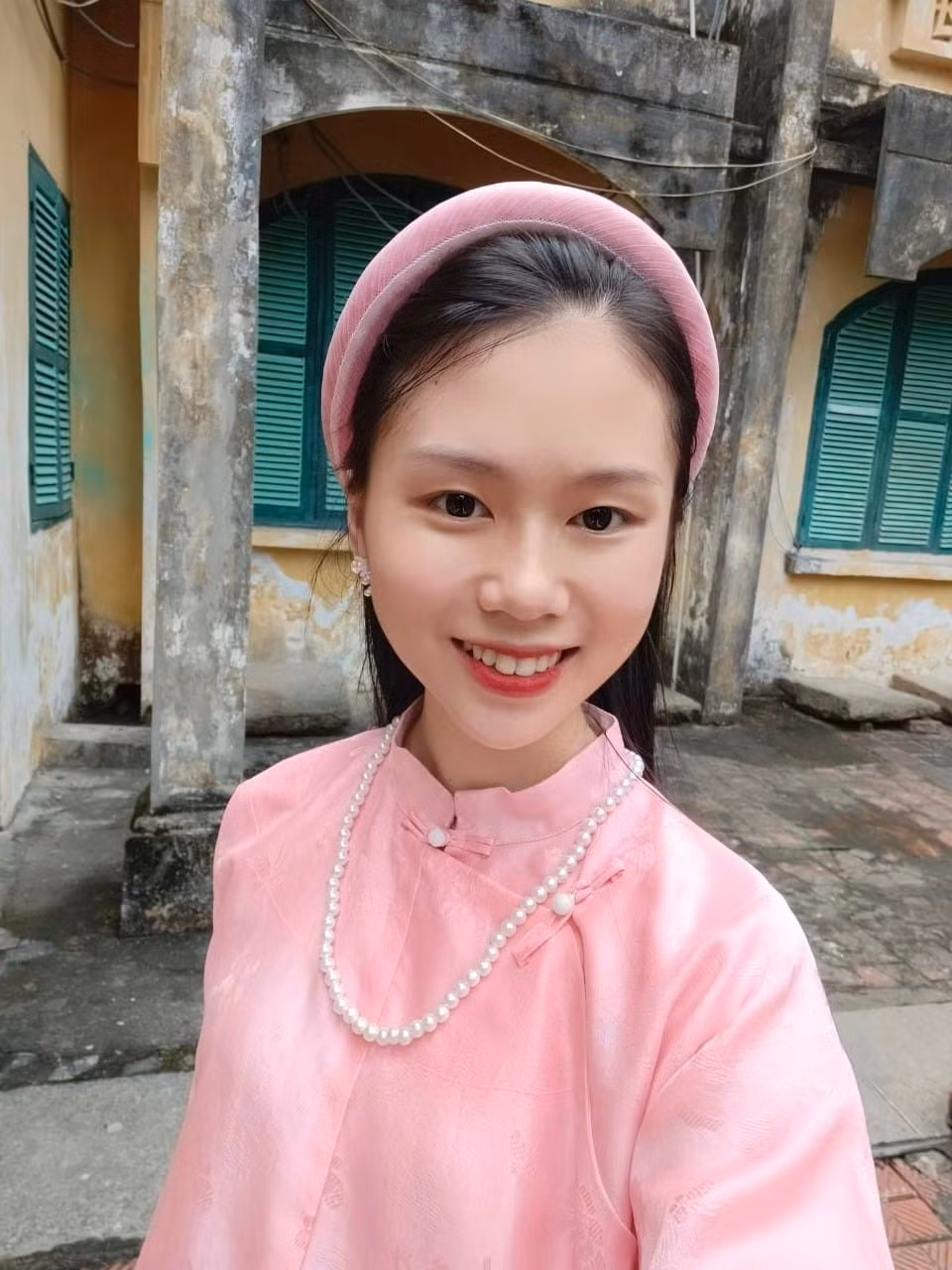 Ngoài giờ học, cô nàng cũng thường tham gia những câu lạc bộ trong trường.