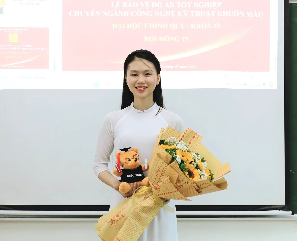 Trinh đã vượt qua gần 70 bạn nam cùng lớp với thành tích vượt trội.