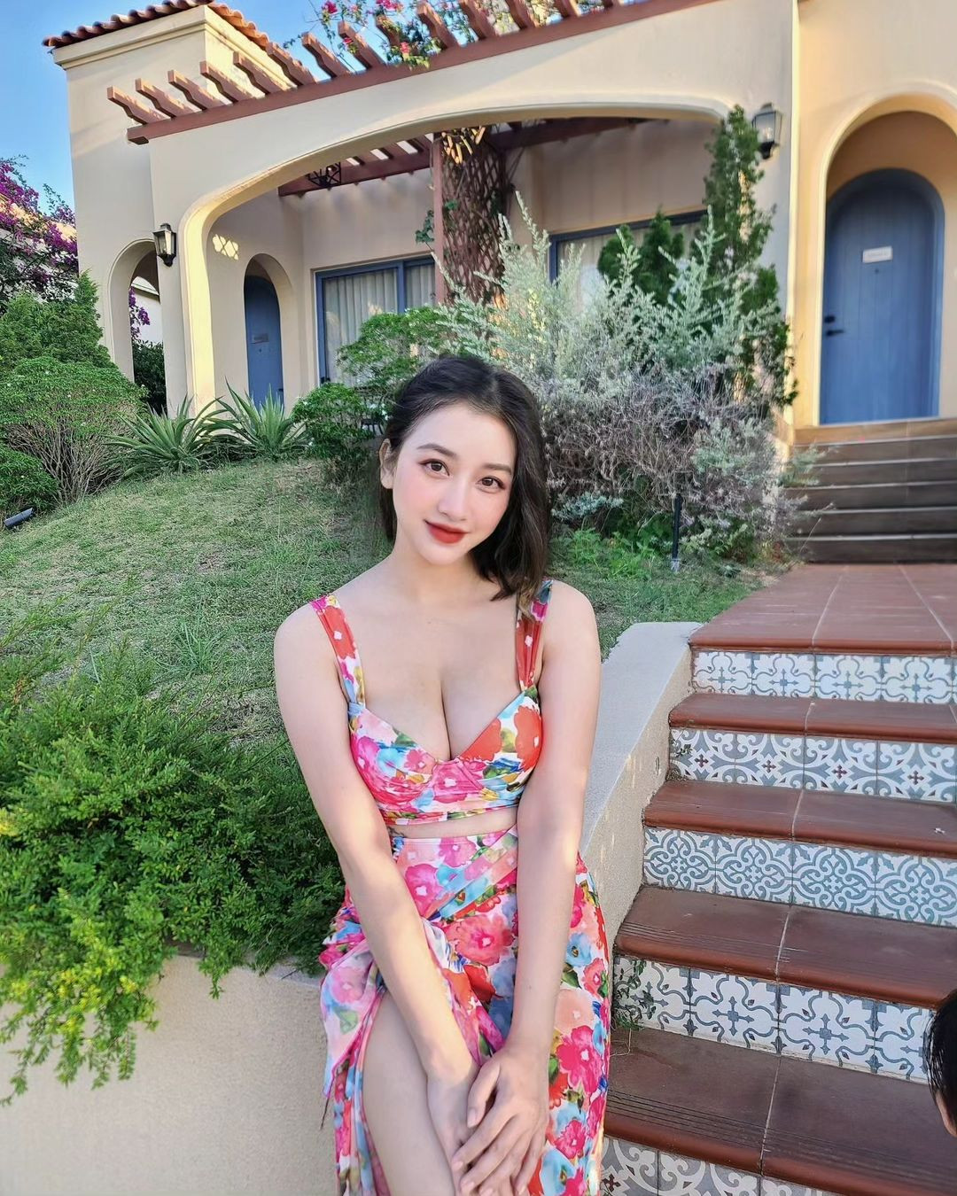 Triệu Vân sinh năm 1995, làm công việc mẫu ảnh tự do.