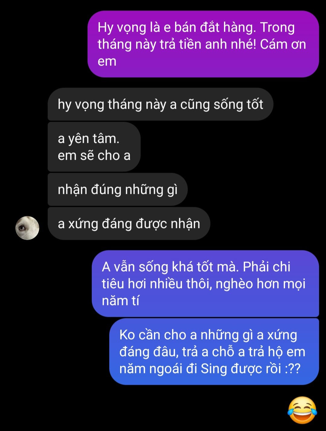 Không chỉ vậy, Việt Anh cũng bị tố là nợ 1 số tiền 14,5 triệu đồng nhưng 4 năm rồi không chịu trả, dù chủ nợ "miệt mài" nhắn tin đòi hết lần này đến lần khác. Người chủ nợ này cũng khẳng định công khai: "Mình hứa mình thề bạn MC Tiktoker phông bạt kia mà chuyển khoản trả mình 14tr5 mình chuyển khoản luôn ủng hộ Cao Bằng".