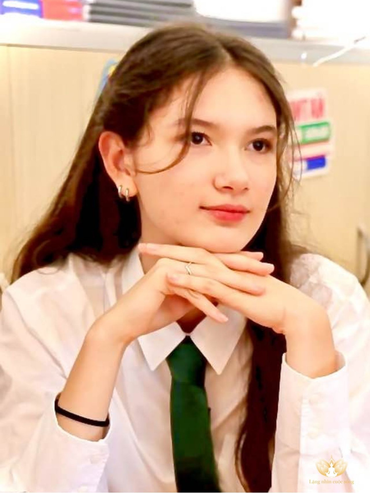 Từng được mệnh danh là "nam thần" của bóng đá Việt, Đặng Văn Lâm thu hút sự chú ý nhờ vẻ ngoài điển trai, nam tính. Em gái ruột của nam cầu thủ - Thanh Giang dù không hoạt động trên MXH nhiều cũng được nhiều người dành sự quan tâm.