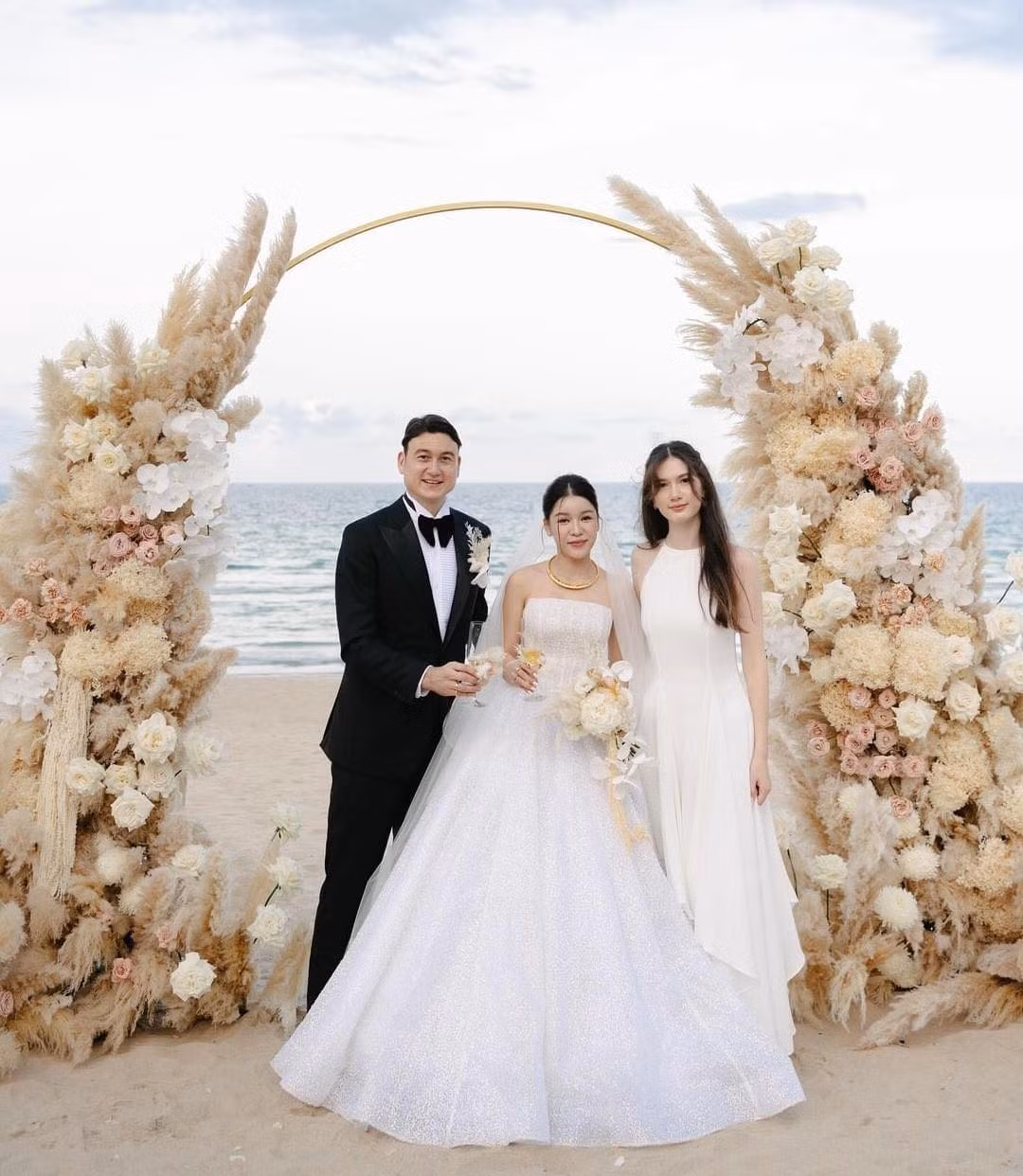 Cô nàng cũng có mối quan hệ thân thiết với chị dâu là Yến Xuân - vợ Đăng Văn Lâm. (Ảnh: FBNV)