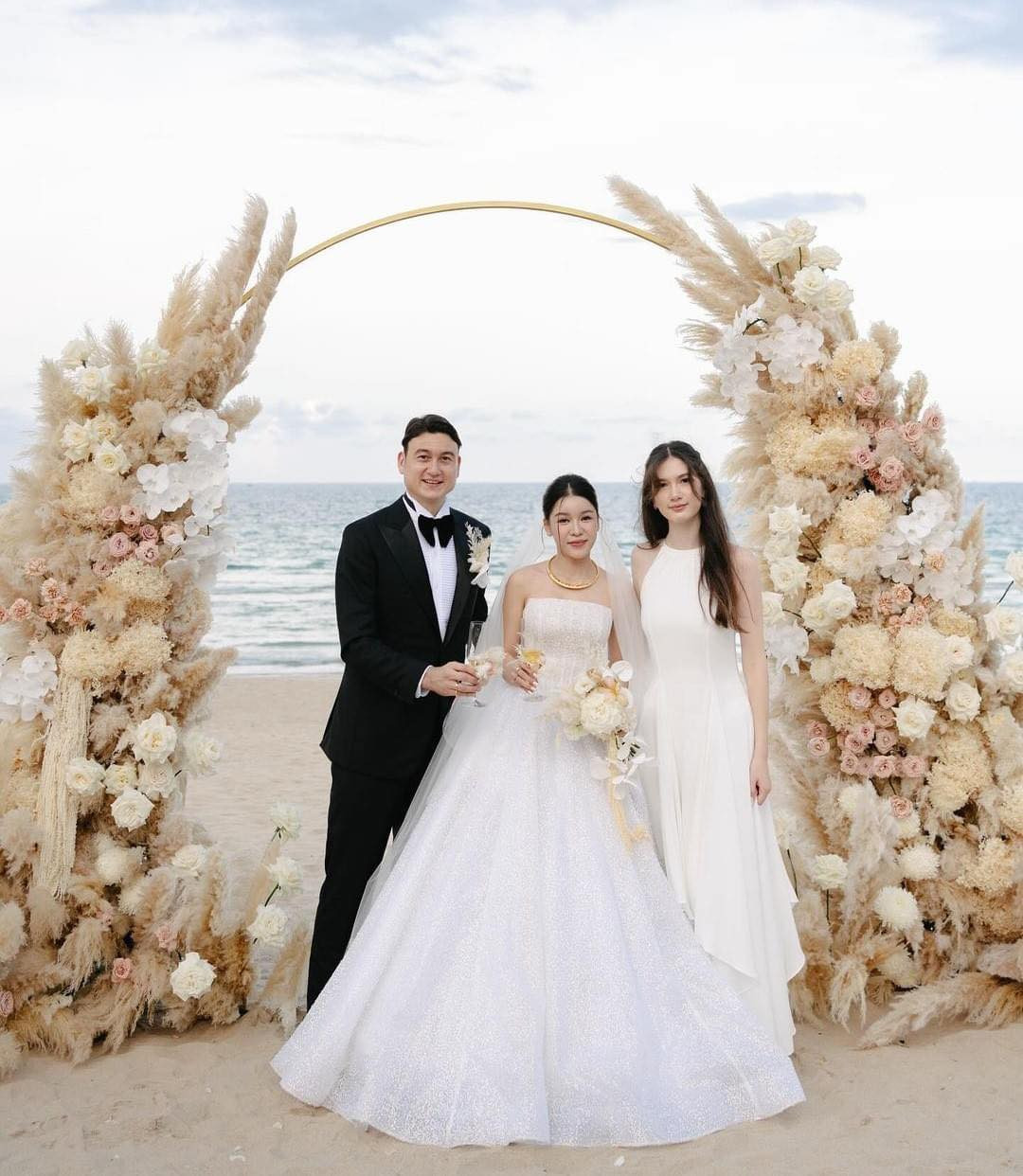 Cô nàng cũng có mối quan hệ thân thiết với chị dâu là Yến Xuân - vợ Đăng Văn Lâm. (Ảnh: FBNV)