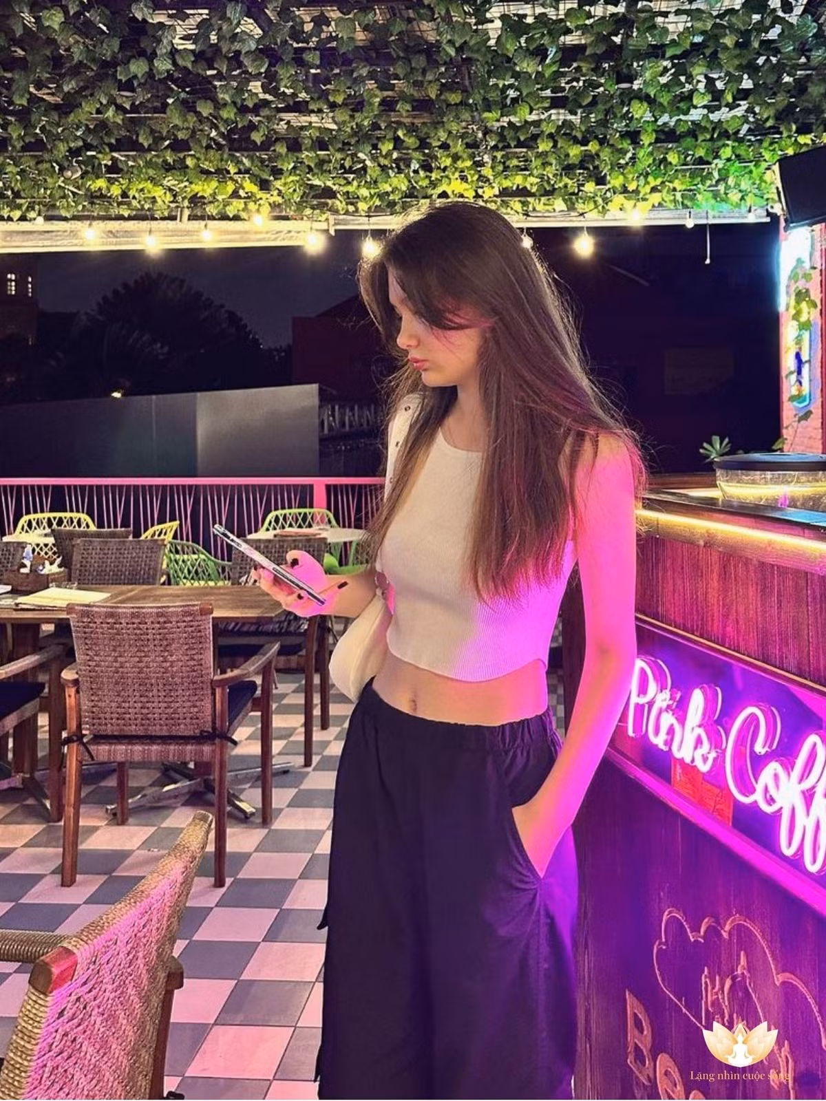 Từng ấn tượng với cô bé trong những tấm ảnh trước đây được Đặng Văn Lâm đăng tải, nhiều người ngạc nhiên vì sự dậy thì nhanh chóng của cô bé.