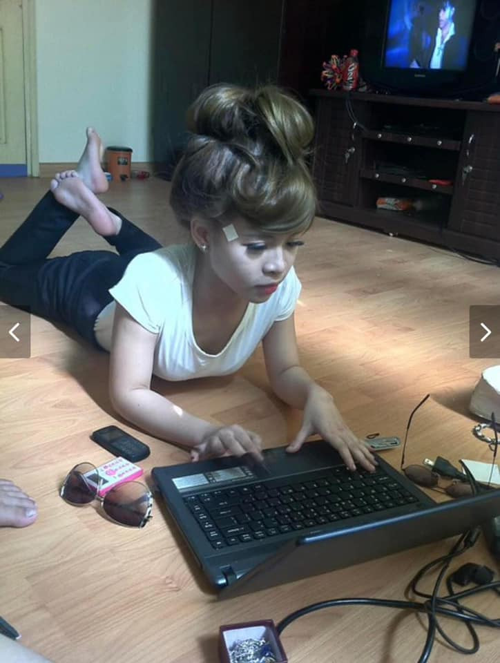 Một thời trend dán salonpas 2 bên thái dương cũng từng nổi đình nổi đám.