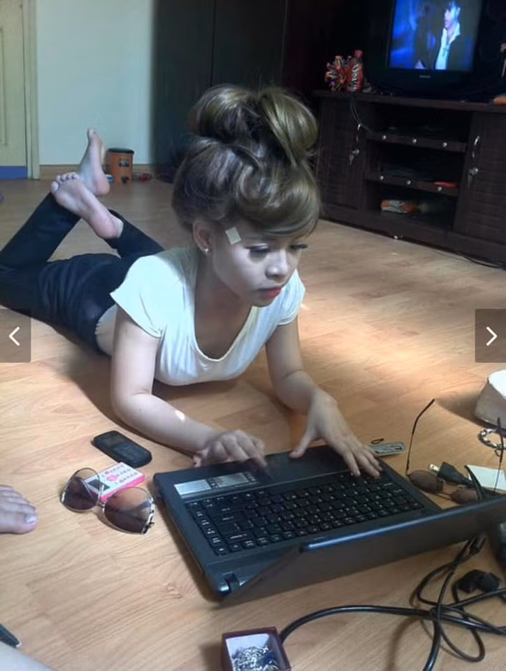 Một thời trend dán salonpas 2 bên thái dương cũng từng nổi đình nổi đám.