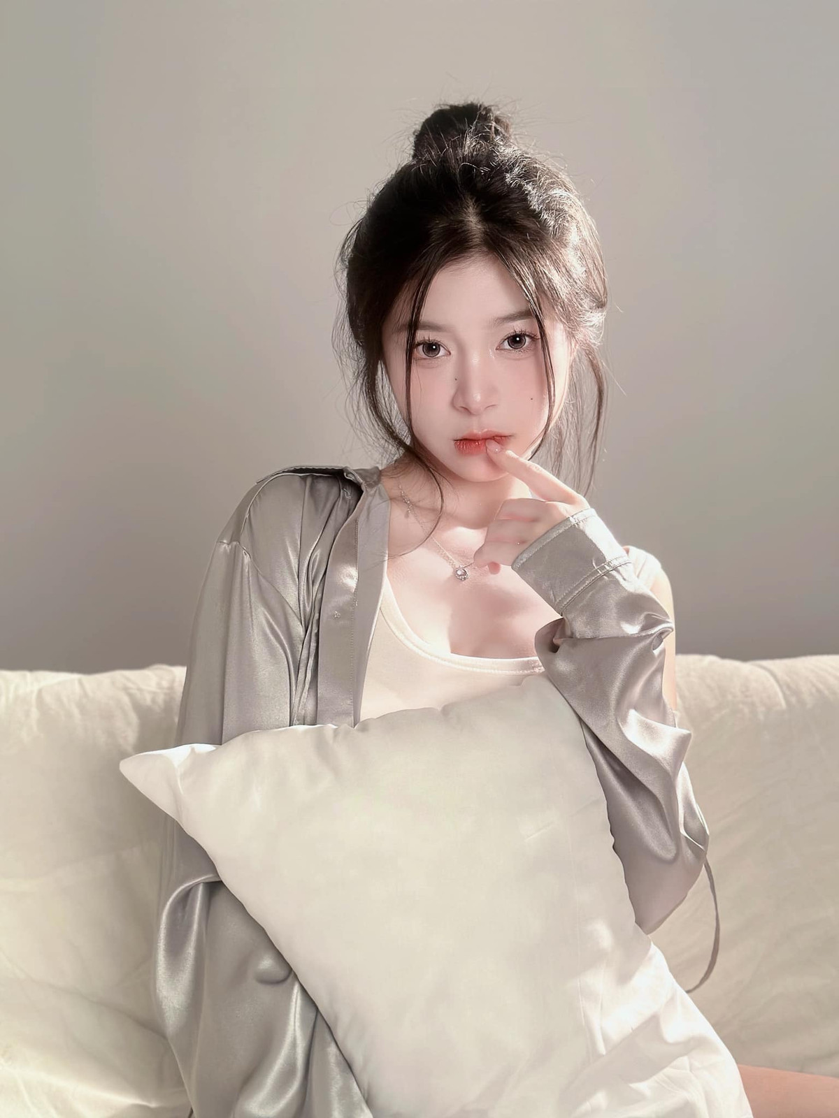 Cô cũng từng thử sức với diễn xuất khi tham gia ghi hình những phim ngắn tình huống trên sóng VTV.