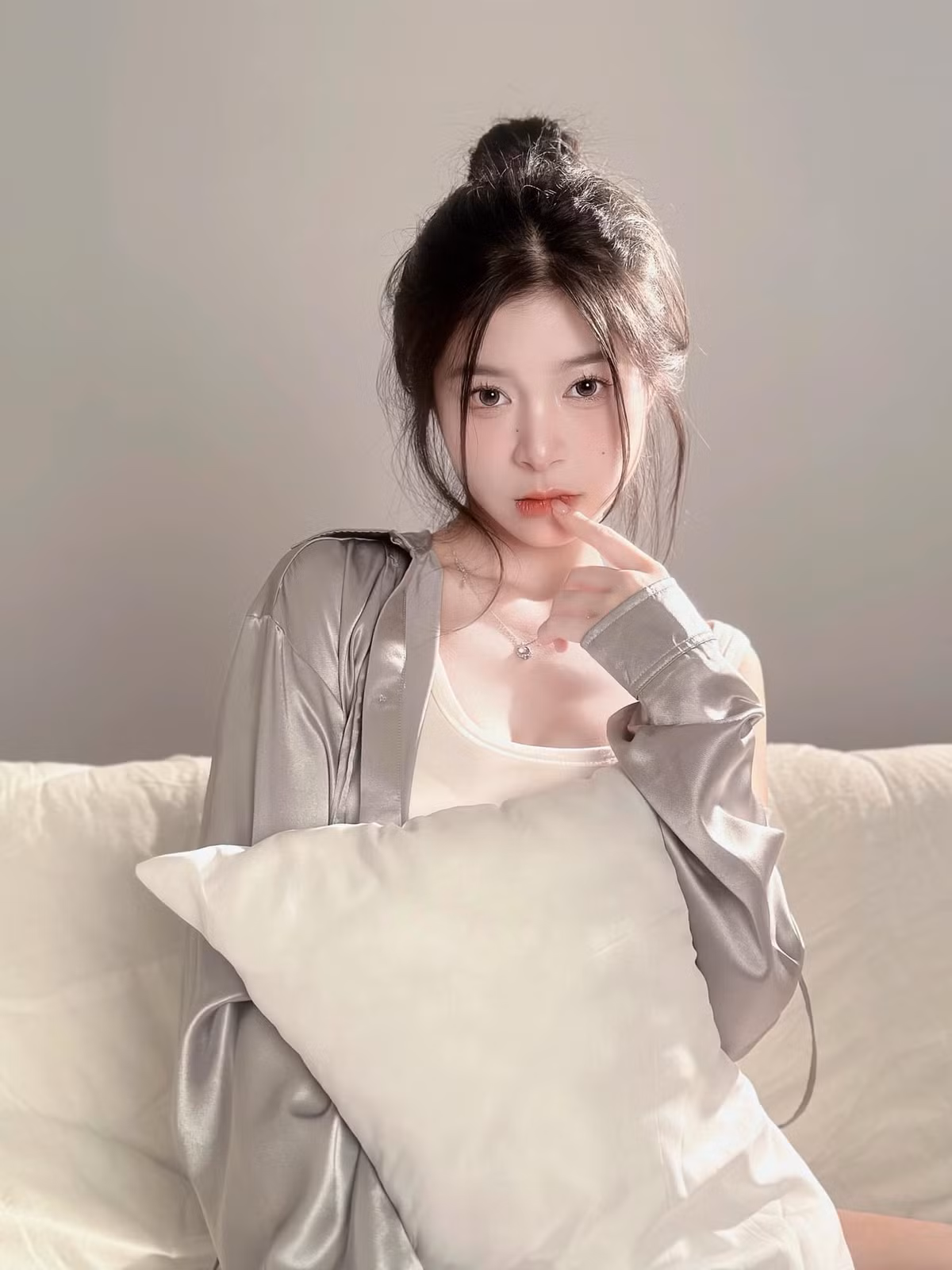 Cô cũng từng thử sức với diễn xuất khi tham gia ghi hình những phim ngắn tình huống trên sóng VTV.