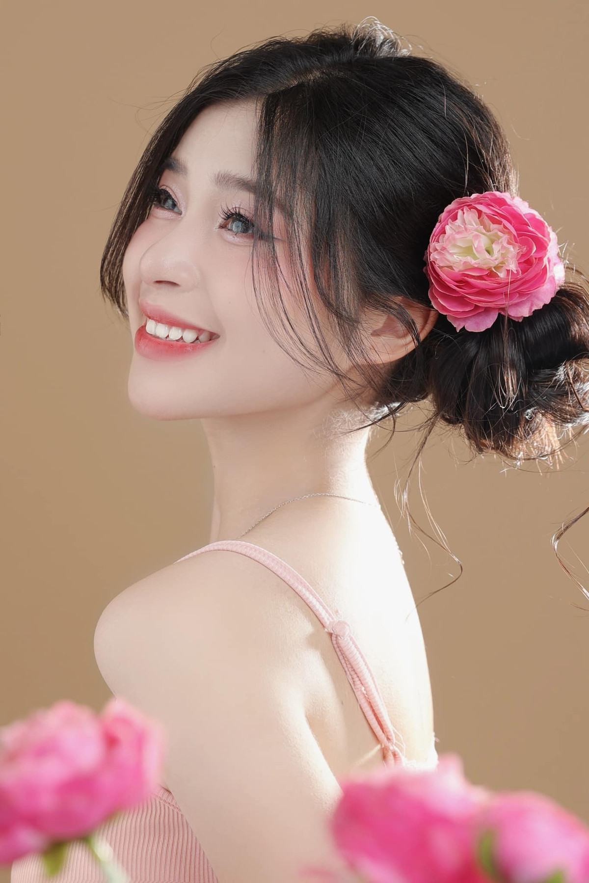 Với nhan sắc xinh đẹp, cô nàng được kì vọng là một diễn viên triển vọng trong tương lai.