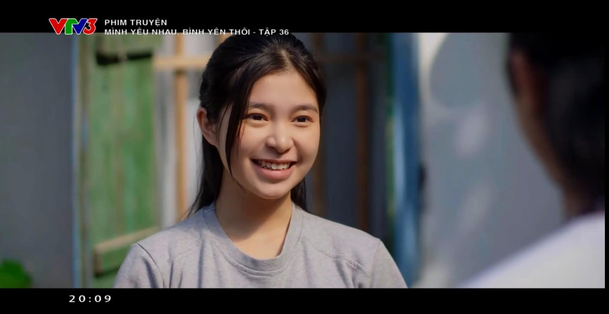 Cô nàng từng tham gia một vài vai diễn trong mộ số phim VTV như "Mình yêu nhau bình yên thôi", hay phim chiếu rạp "Tết ở làng Địa Ngục"