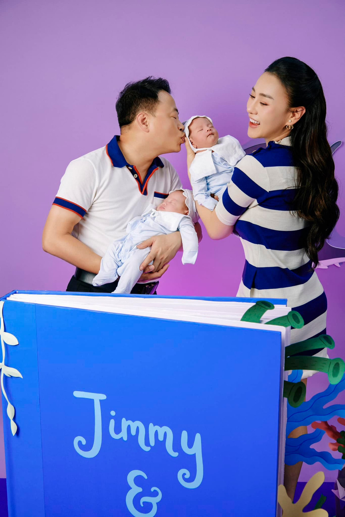 Sau khi hạ sinh hai thiên thần nhỏ, Phương Oanh dành trọn thời gian chăm sóc con, song cô vẫn dành thời gian cho sở thích nấu nướng, đi hẹn hò cùng ông xã Shark Bình.