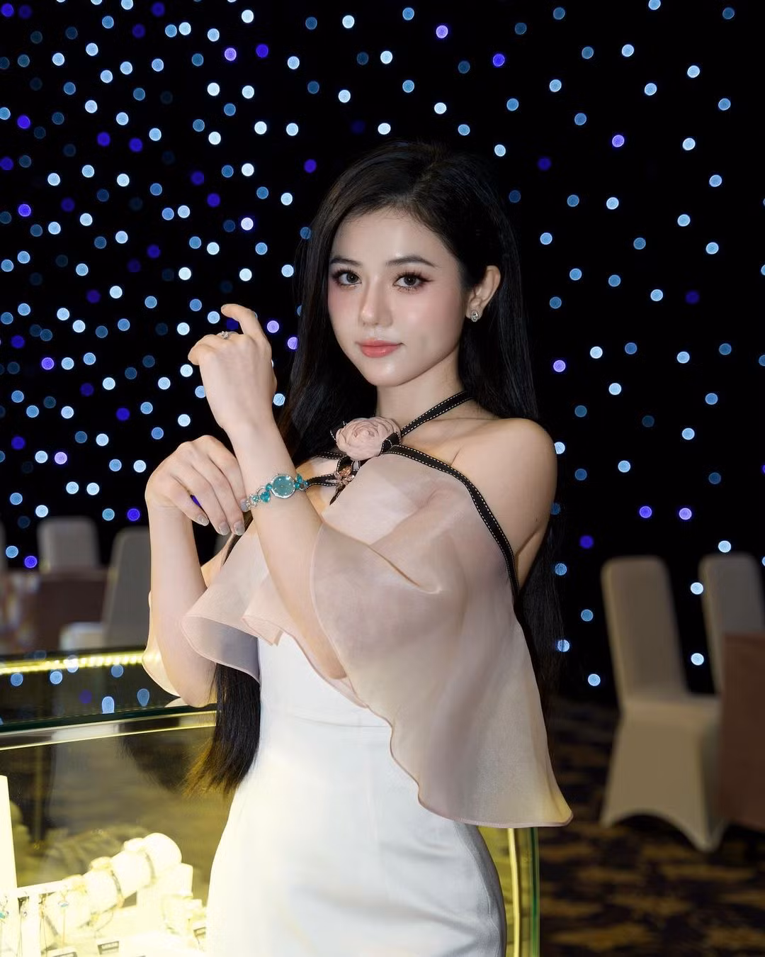 Từ sau khi vướng vào tin đồn với "streamer giàu nhất Việt Nam", mọi hoạt động trên MXH của Ý Nhi đều được rất nhiều người quan tâm.