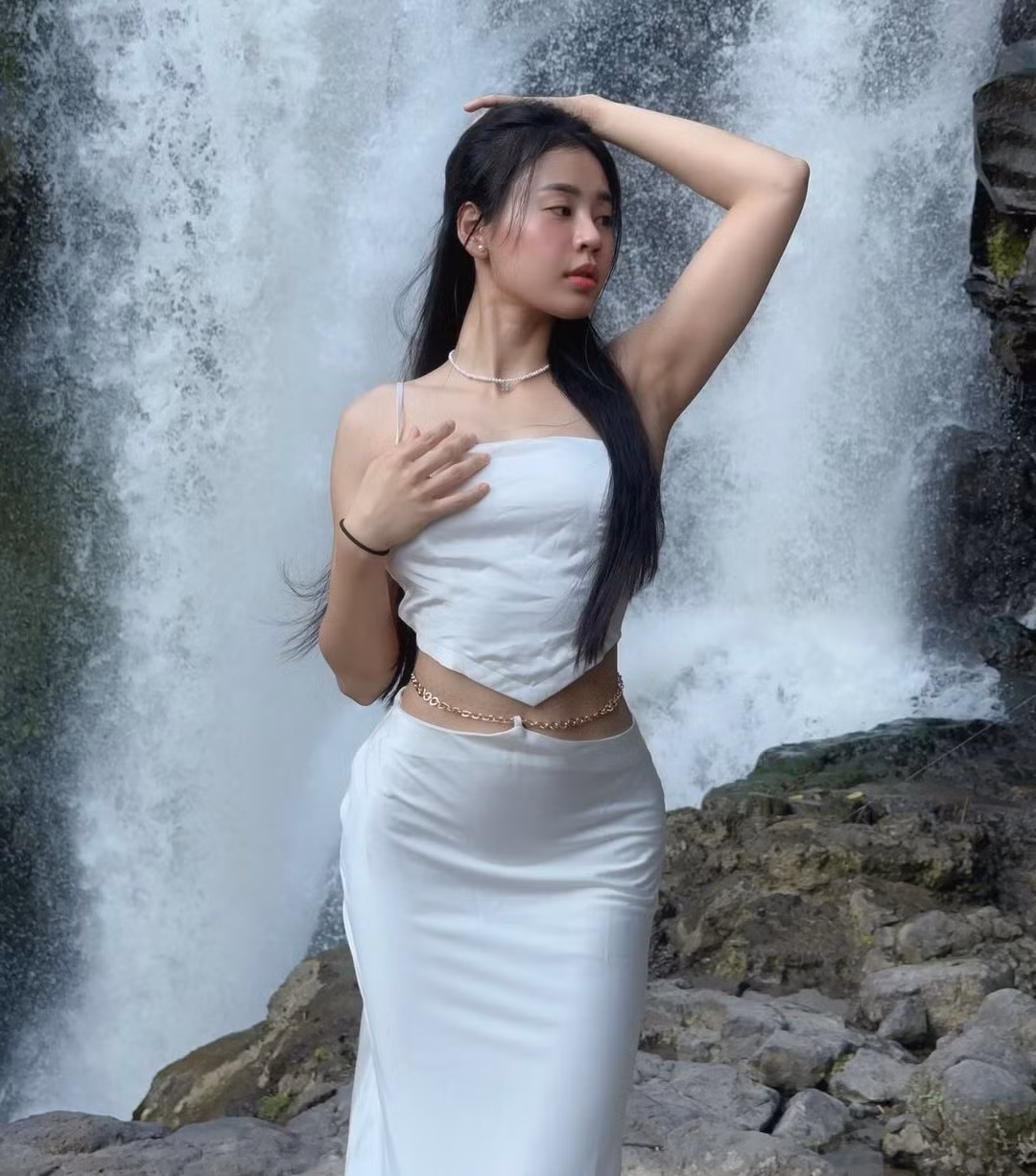 Hiện tại cô nàng đang làm công việc là một nữ huấn luyện viên thể hình.