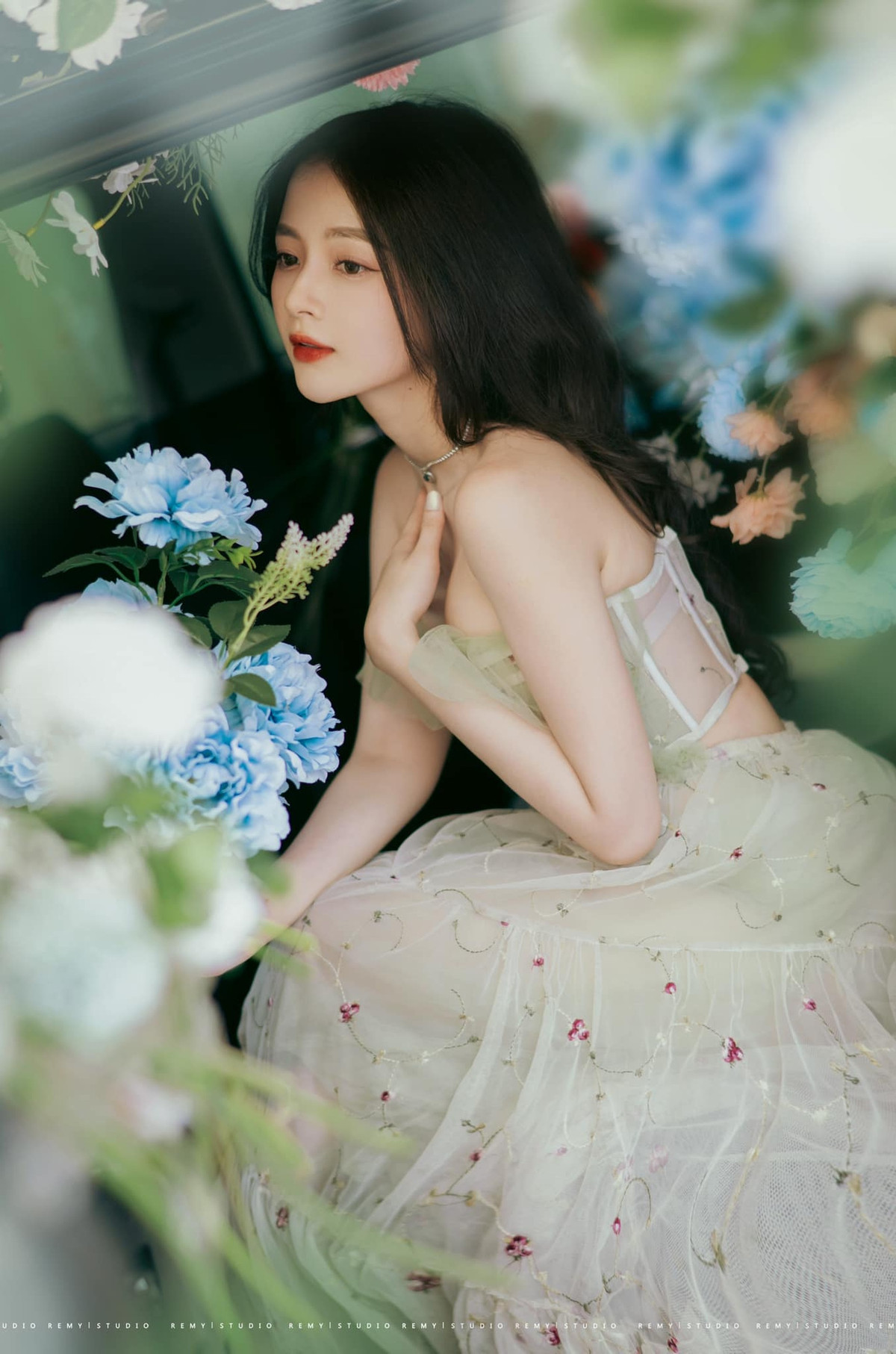 Cũng chính bức ảnh thẻ định mệnh ấy đã giúp cô nàng có một hướng khác trong cuộc đời.