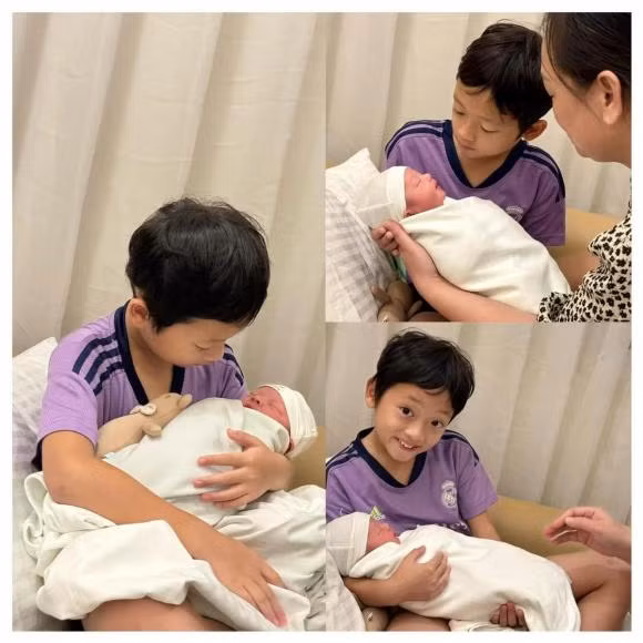 Ngày 24/9, Ly Kute thông báo chính thức gia nhập hội mẹ 2 con. Được biết bé thứ 2 của cựu hot girl là một bé trai. Khung cảnh gia đình nhỏ quây quần bên nhau, anh trai Khoai Tây lần đầu bế em khiến ai cũng cảm thấy hạnh phúc lây.